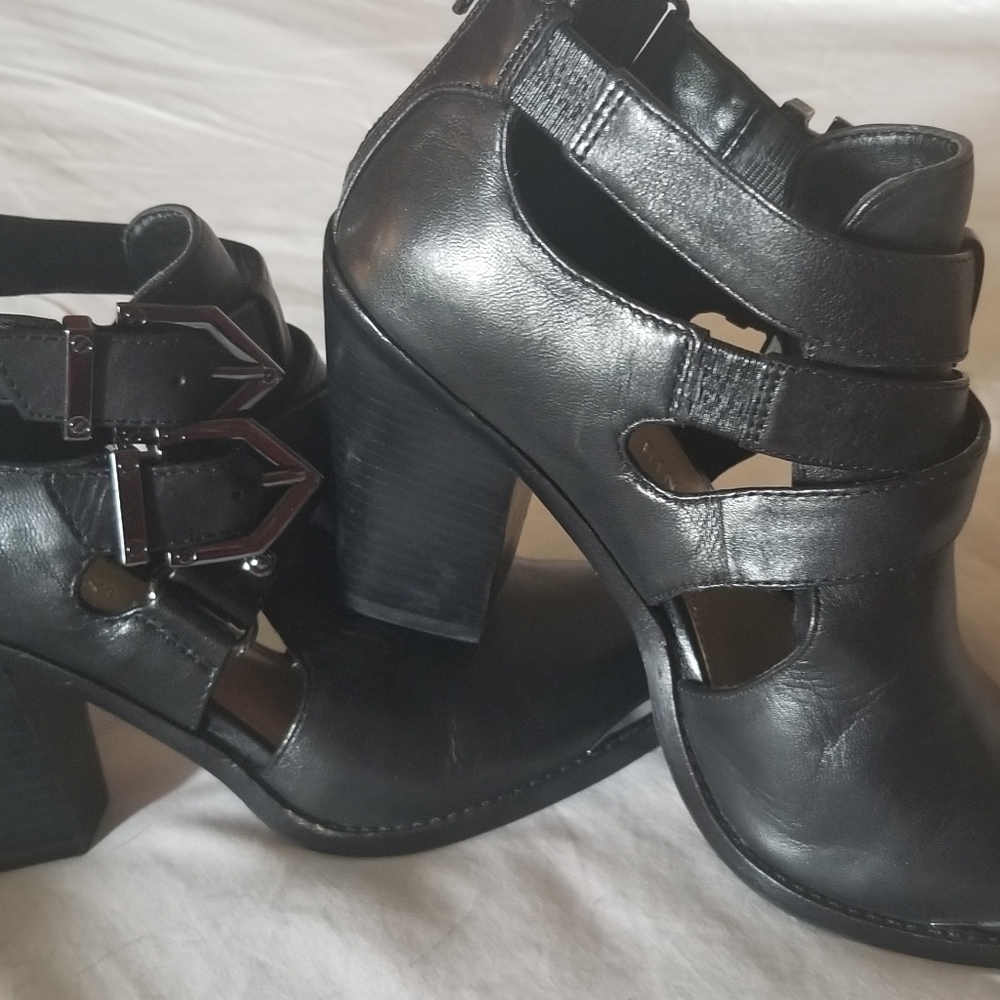 Gianni Bini ladies shoes size 6